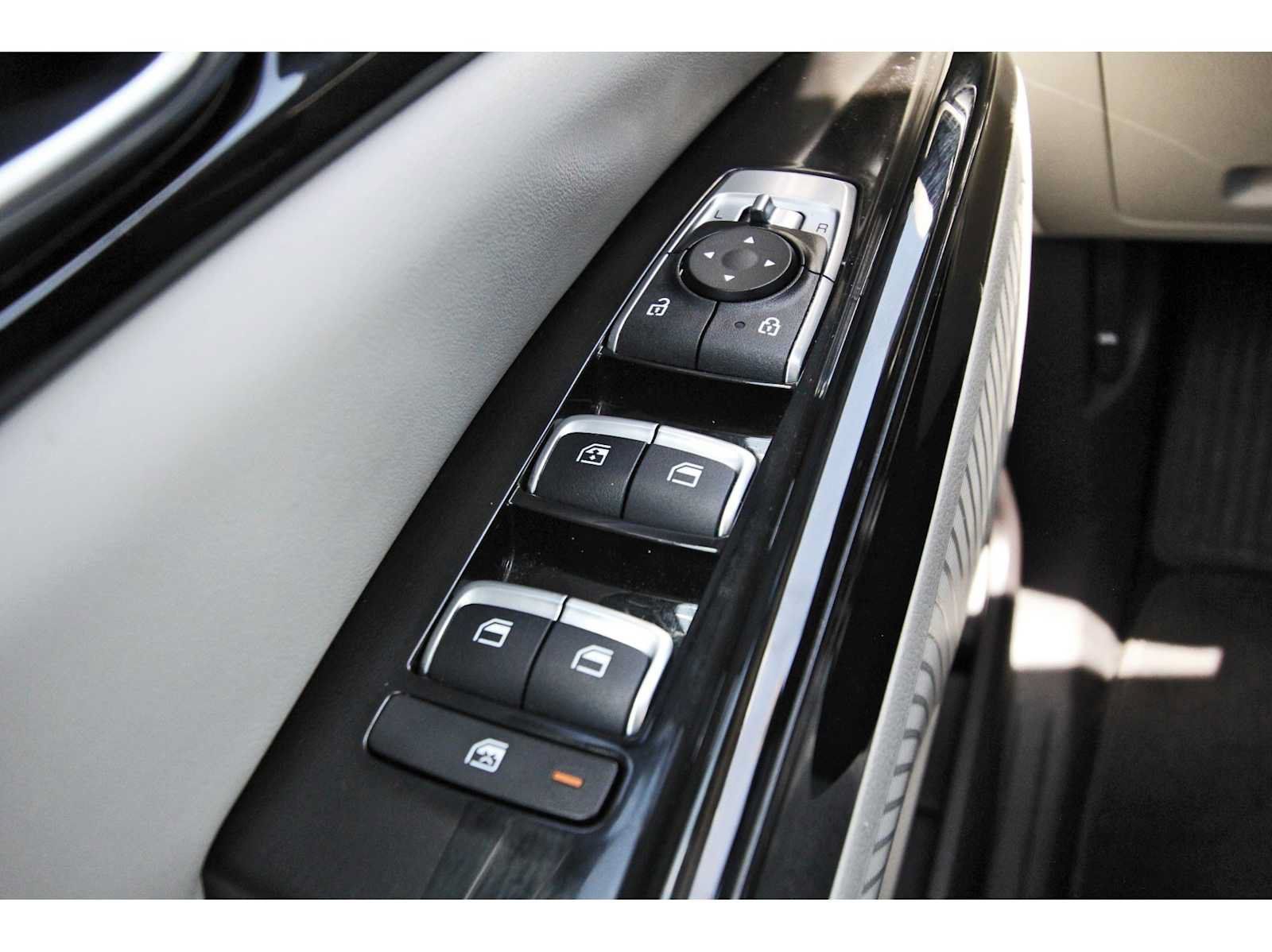 Used 2024 Kia Carnival EX FWD image 21