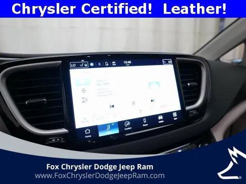Certified 2024 Chrysler Pacifica Touring-L image 6