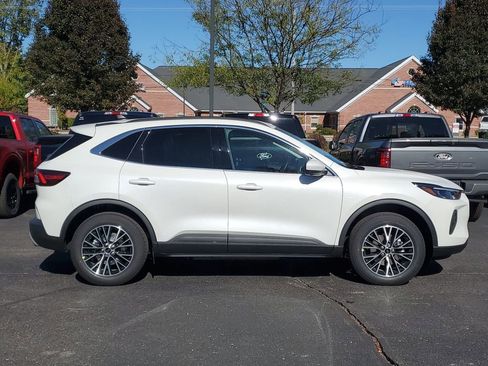 New 2026 Ford Escape SE w/ PHEV Premium Package image 32