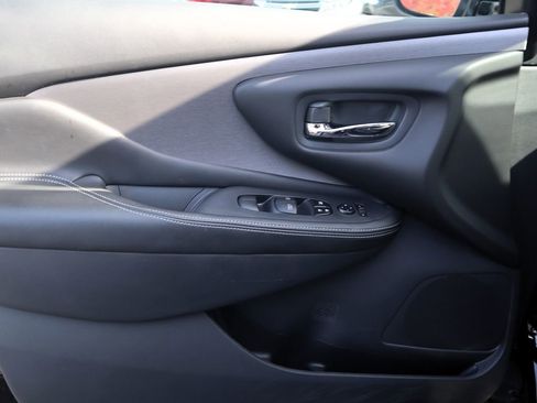 Used 2024 Nissan Murano SV w/ SV Midnight Edition Package image 17