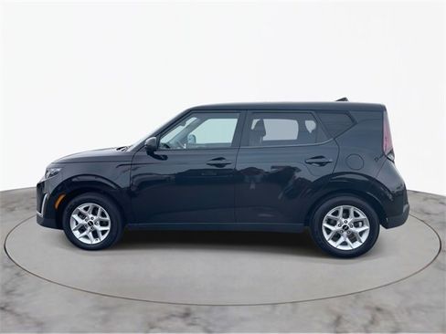 New 2023 Kia Soul LX w/ LX Technology Package image 3