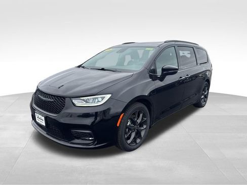Used 2025 Chrysler Pacifica Limited FWD image 1