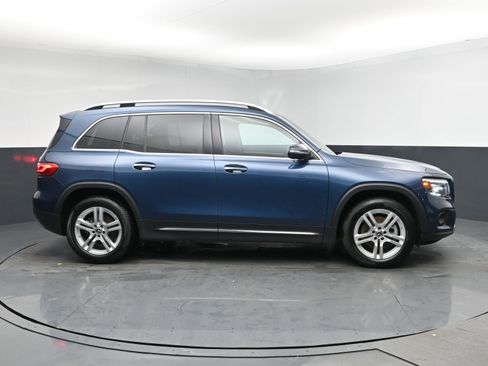Used 2022 Mercedes-Benz GLB 250 4MATIC w/ Premium Package Lite image 3