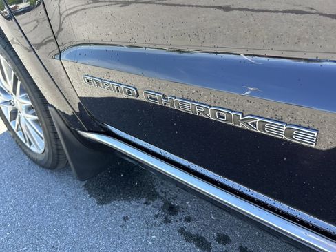 Used 2018 Jeep Grand Cherokee Summit w/ Platinum Series Group AWD/4WD image 12