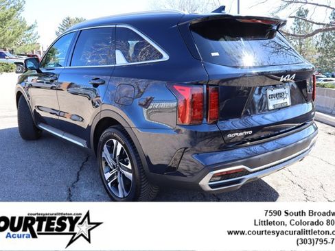 Used 2023 Kia Sorento EX w/ Panoramic Sunroof Package image 4