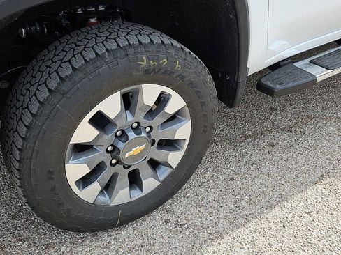 Used 2025 Chevrolet Silverado 2500 Custom w/ Custom Convenience Package image 8