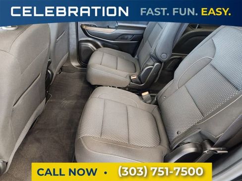 Used 2023 GMC Acadia SLE w/ Driver Convenience Package image 12