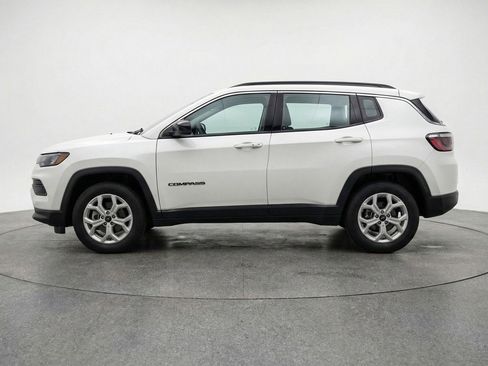 Used 2025 Jeep Compass Latitude image 5