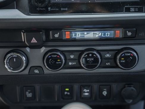Used 2016 Toyota Tacoma TRD Sport w/ Premium & Technology Package AWD/4WD image 29