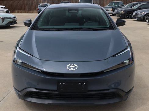 Used 2025 Toyota Prius LE FWD image 2
