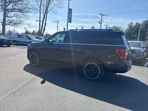 Used 2024 Ford Expedition Limited AWD/4WD image 6