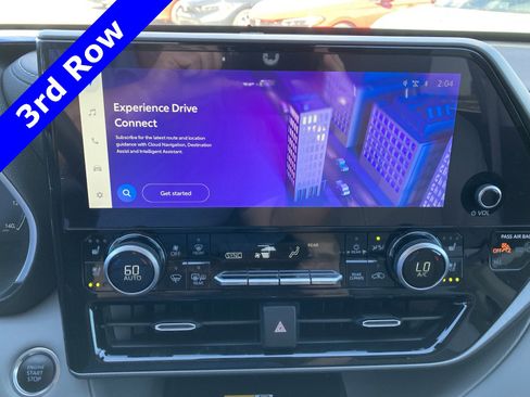 Used 2024 Toyota Highlander Limited image 24