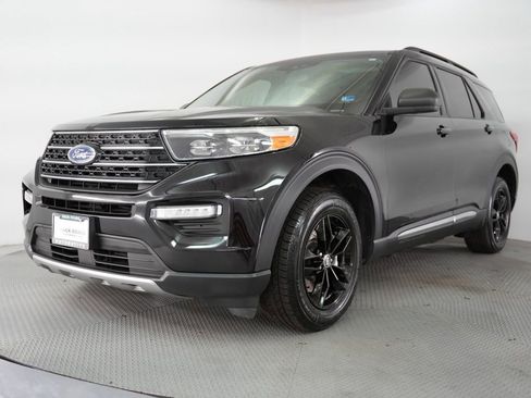Used 2020 Ford Explorer XLT w/ Equipment Group 202A RWD image 3