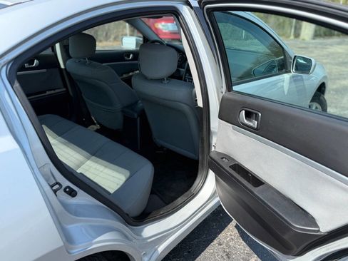 Used 2008 Mitsubishi Galant ES image 12