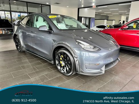 Used 2021 Tesla Model Y Long Range AWD/4WD image 1