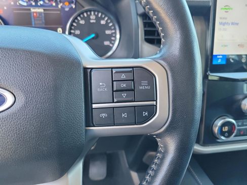 Used 2024 Ford Expedition XLT image 15