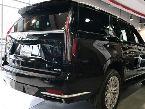 Used 2023 Cadillac Escalade Premium Luxury AWD/4WD image 12