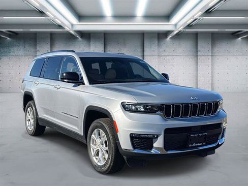 Used 2023 Jeep Grand Cherokee L Limited image 3