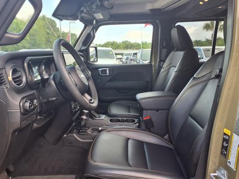 Used 2025 Jeep Gladiator Sport image 17