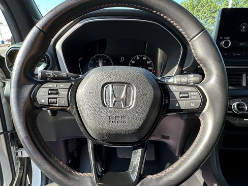 Used 2025 Honda Pilot Sport image 6