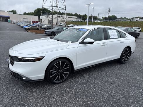 Certified 2025 Honda Accord Touring image 5