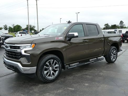 Certified 2024 Chevrolet Silverado 1500 LT w/ Z71 Off-Road Package AWD/4WD image 10