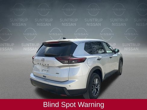 Used 2025 Nissan Rogue S image 6