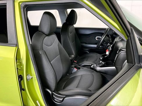 Used 2017 Kia Soul + image 7