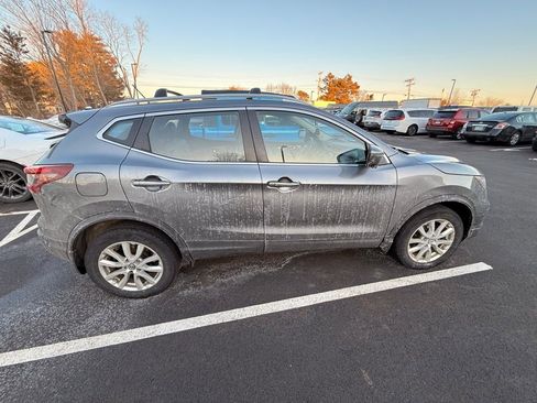 Used 2020 Nissan Rogue Sport SV w/ Technology Package image 8