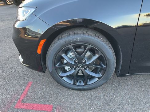 New 2026 Chrysler Pacifica Select w/ S Appearance Package FWD image 59