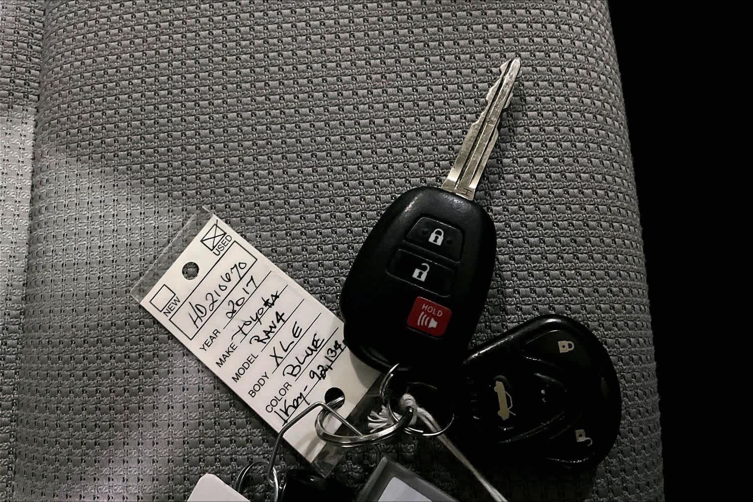 Used 2017 Toyota RAV4 XLE AWD/4WD image 14