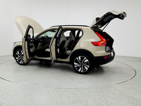 New 2026 Volvo XC40 B5 Ultra w/ Climate Package image 12
