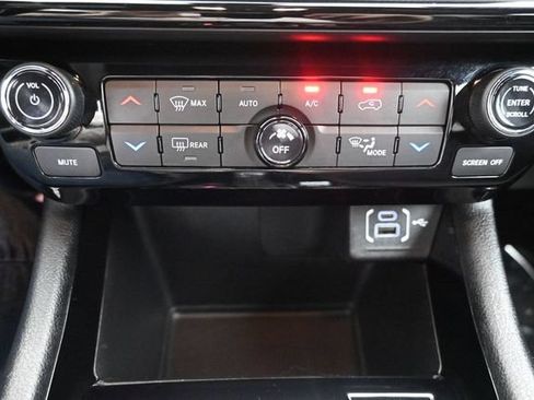 Used 2024 Jeep Compass Trailhawk AWD/4WD image 19