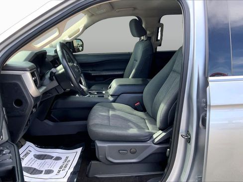 Certified 2022 Ford Expedition XLT RWD image 8