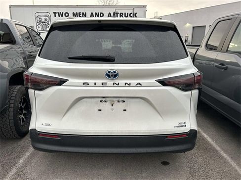 Used 2024 Toyota Sienna XLE image 5
