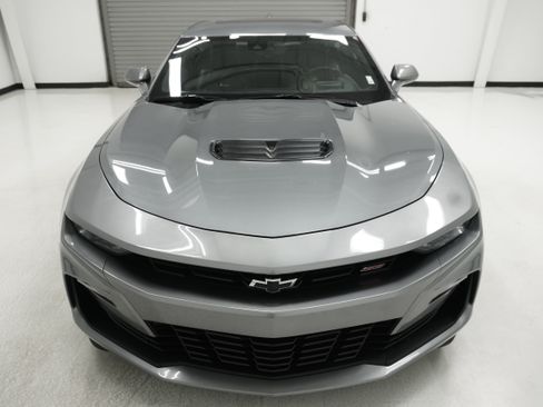 Used 2021 Chevrolet Camaro SS RWD image 2