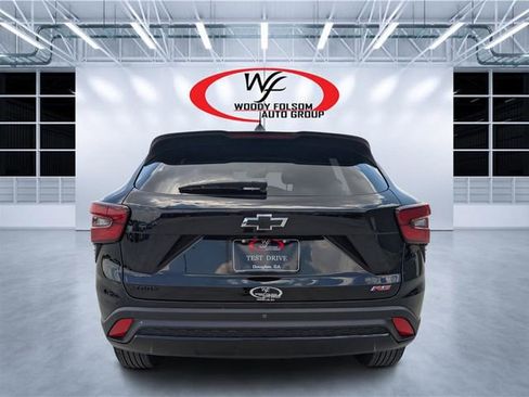 Used 2025 Chevrolet Trax RS w/ Sunroof Package FWD image 4