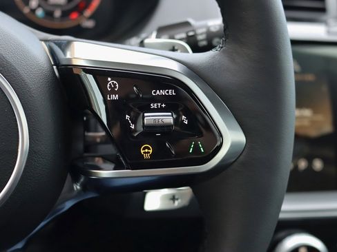 Certified 2024 Jaguar E-PACE R-Dynamic SE image 17