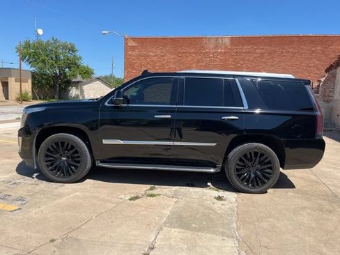 Used 2020 Cadillac Escalade Luxury AWD/4WD image 2