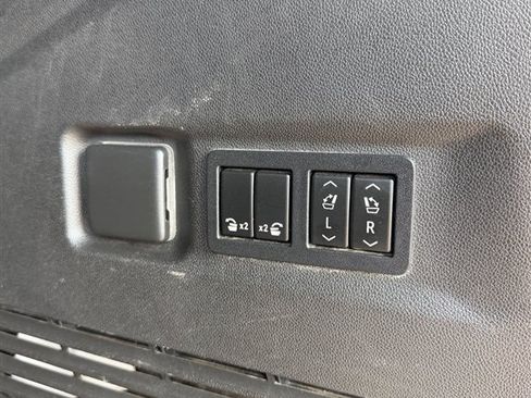 Used 2021 GMC Yukon XL AT4 w/ AT4 Premium Plus Package AWD/4WD image 40