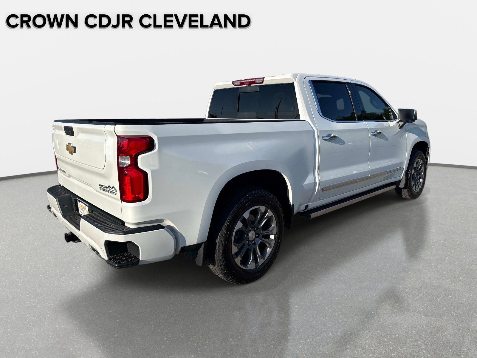 Used 2025 Chevrolet Silverado 1500 High Country w/ Technology Package AWD/4WD image 4