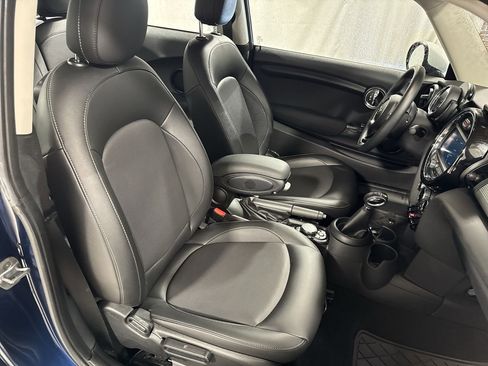 Used 2018 MINI Cooper 2-Door Hardtop image 32