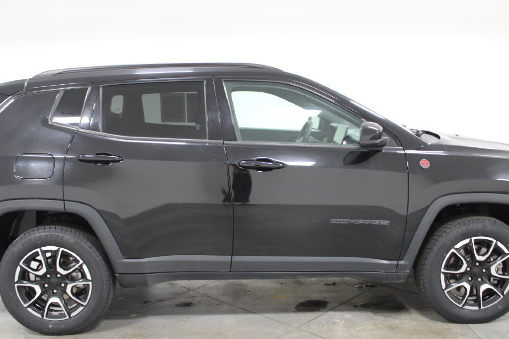Used 2024 Jeep Compass Trailhawk AWD/4WD image 10