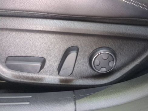 Used 2025 Genesis G70 2.5T RWD image 11