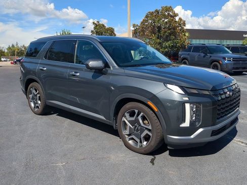 Used 2023 Hyundai Palisade Limited image 3