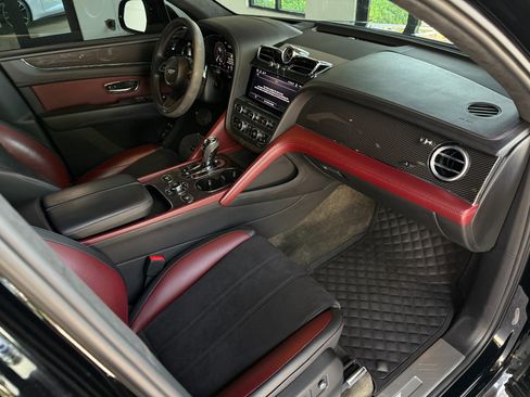 Used 2022 Bentley Bentayga AWD/4WD image 29