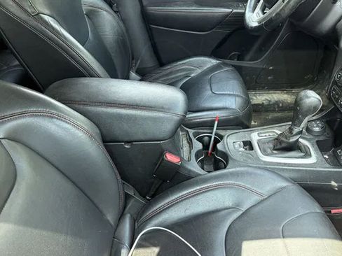 Used 2015 Jeep Cherokee Trailhawk w/ Comfort/Convenience Group AWD/4WD image 5