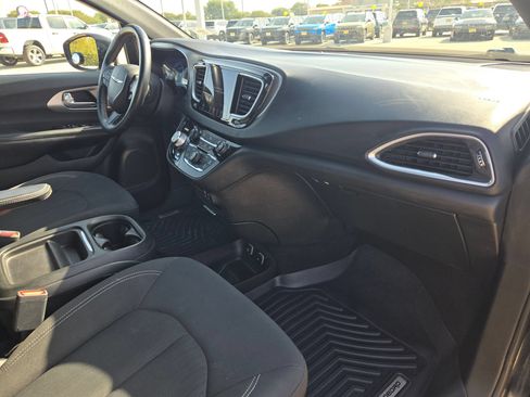 Used 2018 Chrysler Pacifica Touring Plus w/ S Appearance Package FWD image 26