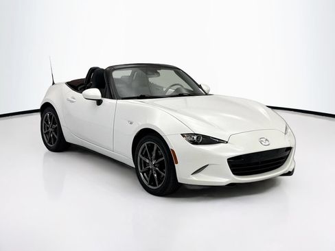 Used 2019 MAZDA MX-5 Miata Grand Touring w/ GT-S Package RWD image 3