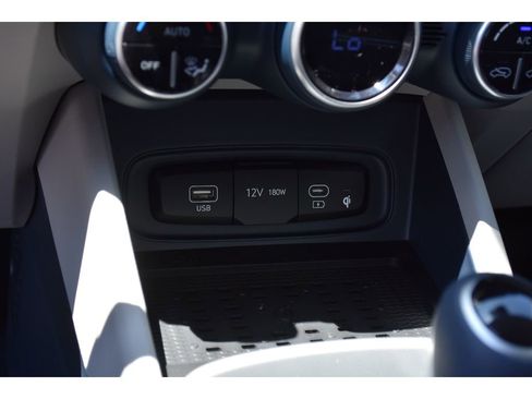 New 2025 Hyundai Venue Limited image 25